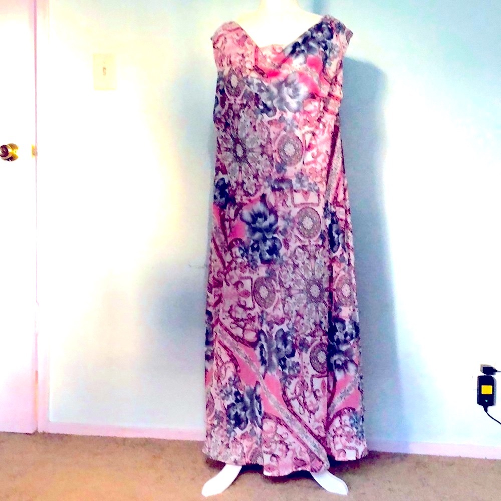Signature  Maxi multicolor printed floral Maxi Dress